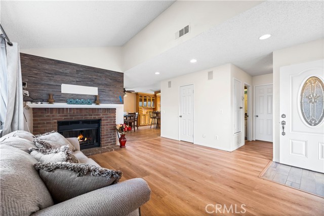 Detail Gallery Image 5 of 42 For 42302 62nd St, Quartz Hill,  CA 93536 - 3 Beds | 2 Baths
