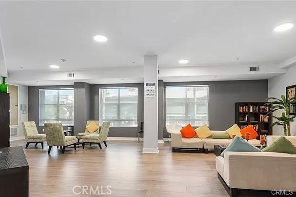 https://media.crmls.org/medias/4031e7e7-bbd0-4999-8bbc-23c96a367dfa.jpg?preset=X-Large
