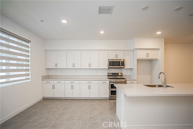 Detail Gallery Image 13 of 33 For 2317 W Broadway #44,  Anaheim,  CA 92804 - 3 Beds | 3/1 Baths