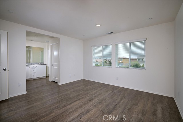 Detail Gallery Image 10 of 16 For 1210 Universal Way, Hemet,  CA 92543 - 3 Beds | 2/1 Baths