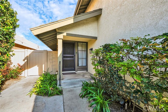Detail Gallery Image 2 of 50 For 18124 Old Trail Ln, Fountain Valley,  CA 92708 - 3 Beds | 2/1 Baths