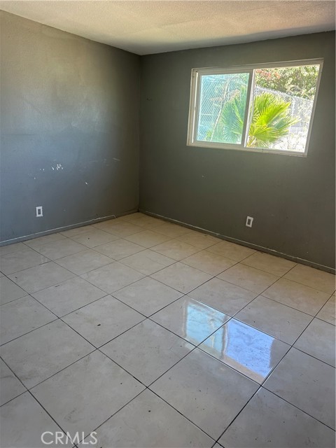 Detail Gallery Image 7 of 15 For 1121 N Anaheim Bld #2,  Anaheim,  CA 92801 - 4 Beds | 2 Baths