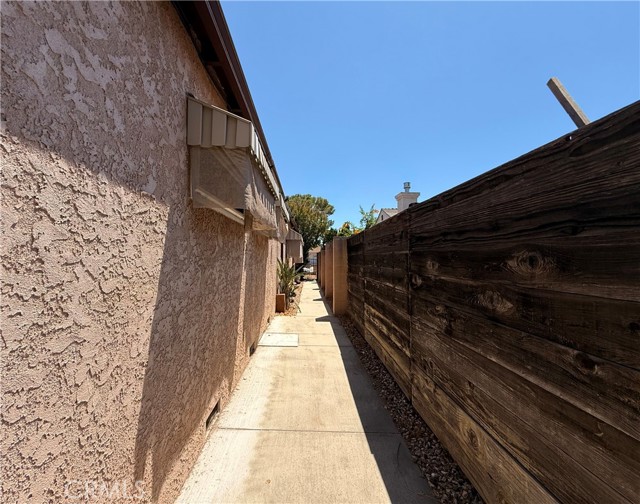 9929 Saticoy Street, Burbank CA: https://media.crmls.org/medias/4034d72b-de94-43a1-8491-6517d642aee4.jpg