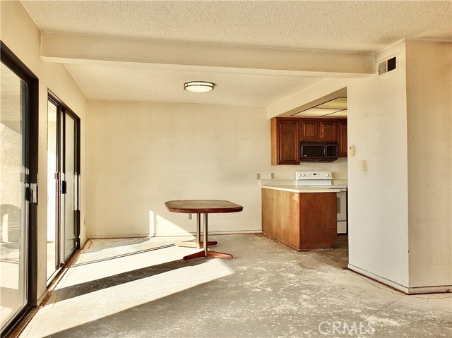 Detail Gallery Image 14 of 42 For 2503 E 21st St #207,  Signal Hill,  CA 90755 - 2 Beds | 2 Baths