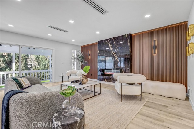 Detail Gallery Image 11 of 43 For 13021 Killion St, Sherman Oaks,  CA 91401 - 3 Beds | 2/1 Baths