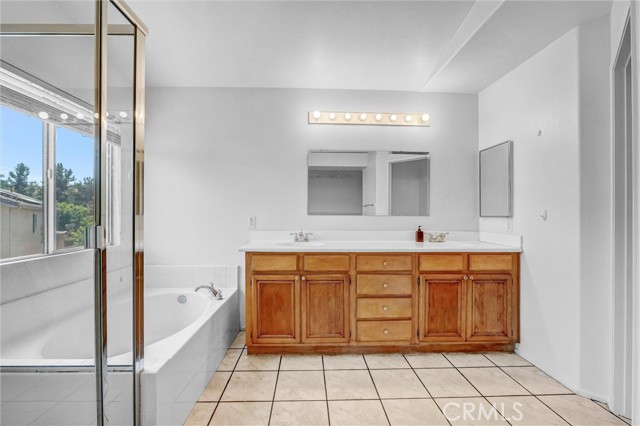 Detail Gallery Image 28 of 32 For 27231 Marisa Dr, Canyon Country,  CA 91387 - 4 Beds | 3 Baths