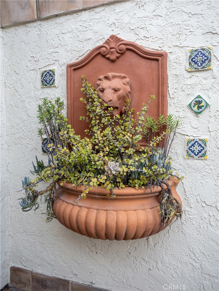 https://media.crmls.org/medias/40367dcb-b2fd-40b5-bb88-e208cce3671f.jpg?preset=X-Large