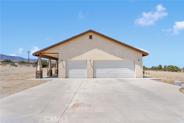Detail Gallery Image 4 of 43 For 460 Solano Rd, Pinon Hills,  CA 92372 - 4 Beds | 3/1 Baths