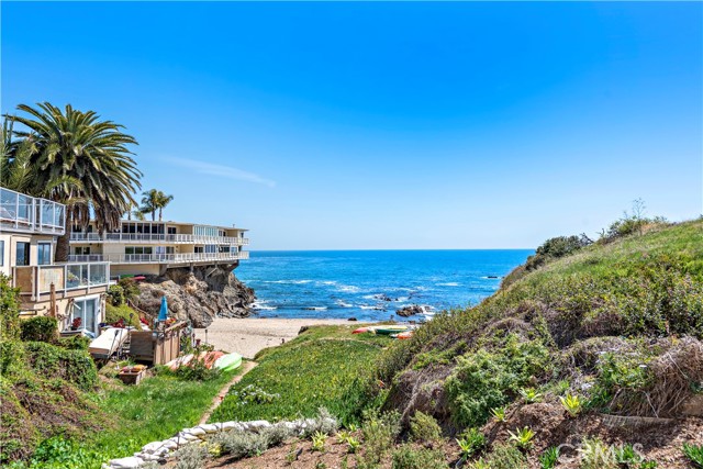 827 Cliff Drive, Laguna Beach CA: https://media.crmls.org/medias/4037e02e-9057-4d8d-bbfc-3fa46e8ad3b1.jpg