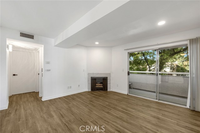 Detail Gallery Image 1 of 22 For 4406 Cahuenga Bld #101,  Toluca Lake,  CA 91602 - 3 Beds | 2 Baths