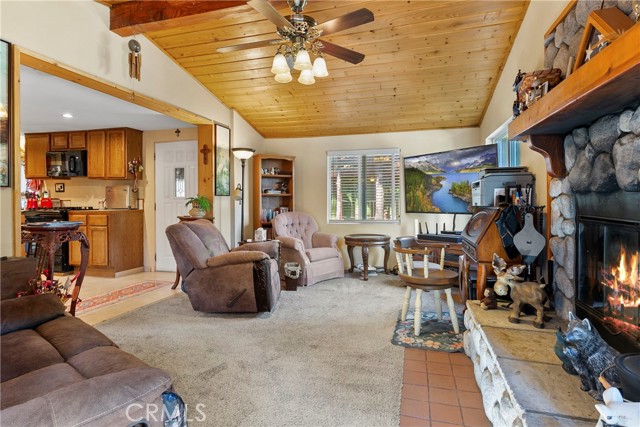 Detail Gallery Image 3 of 11 For 22864 Alder Ln, Crestline,  CA 92325 - 2 Beds | 1/1 Baths