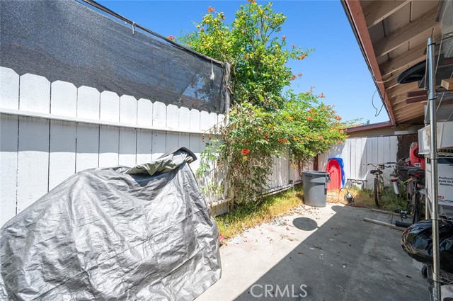 2500 Salta Street, Santa Ana, California 92704, 2 Bedrooms Bedrooms, ,2 BathroomsBathrooms,Condominium,For Sale,Salta,OC24150460