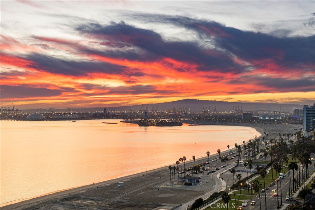 https://media.crmls.org/medias/40393555-f95d-4af3-bbe3-c9171eb96c4b.jpg?preset=X-Large