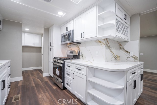 212 Las Brisas Circle, Pomona CA: https://media.crmls.org/medias/40394794-361c-45fd-8115-4355db54407b.jpg