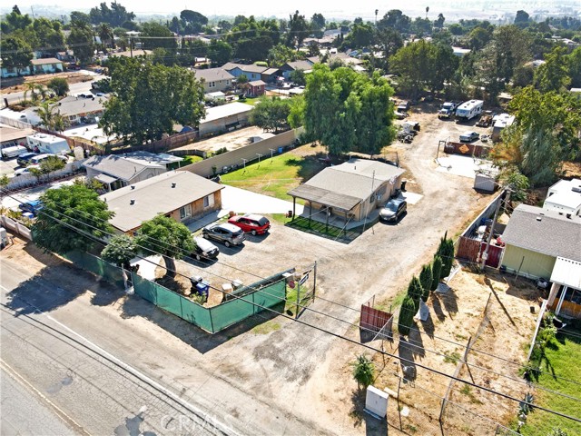 Detail Gallery Image 1 of 13 For 11038 Holmes Ave, Jurupa Valley,  CA 91752 - 4 Beds | 2 Baths