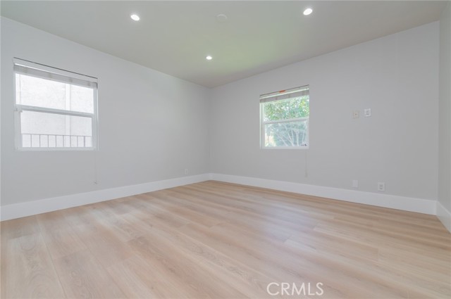 Detail Gallery Image 22 of 31 For 5212 Noble Ave, Sherman Oaks,  CA 91411 - 3 Beds | 2 Baths