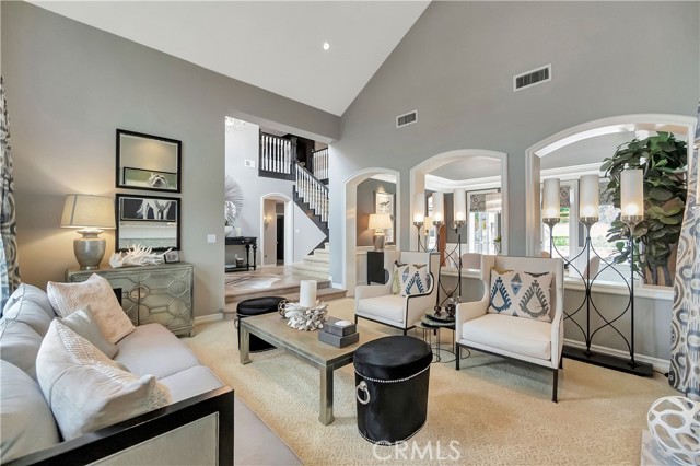 Detail Gallery Image 9 of 65 For 19586 Cloverwood Cir, Huntington Beach,  CA 92648 - 4 Beds | 4/1 Baths