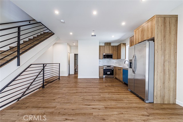 Detail Gallery Image 8 of 29 For 1859 Crenshaw Bld, Los Angeles,  CA 90019 - 4 Beds | 3 Baths