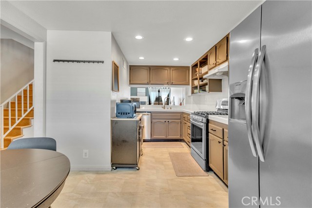 Detail Gallery Image 15 of 50 For 21040 Parthenia #25,  Canoga Park,  CA 91304 - 2 Beds | 2/1 Baths