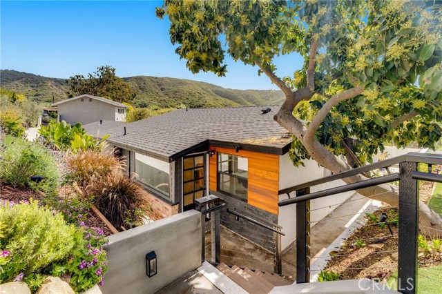 1480 Bluebird Canyon Drive, Laguna Beach CA: https://media.crmls.org/medias/403ce254-40eb-4590-b0af-13ac3e7957b8.jpg