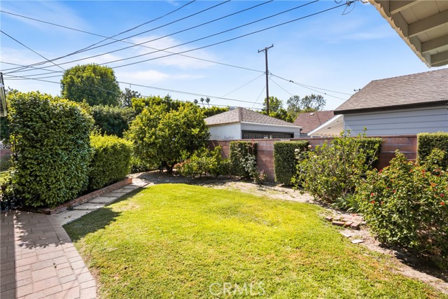 2412 Santiago Street, Santa Ana CA: https://media.crmls.org/medias/403d3bd3-d00b-4dc5-95e0-91120a0b3929.jpg