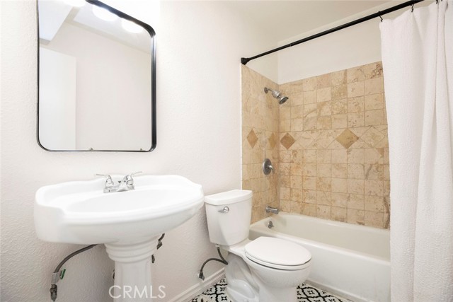 Detail Gallery Image 14 of 20 For 1422 Rock Glen #210,  Glendale,  CA 91205 - 2 Beds | 1 Baths