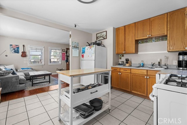 1906 Plant Avenue, Redondo Beach CA: https://media.crmls.org/medias/403f8113-8d23-48d6-9d5f-7d1a2264fa25.jpg