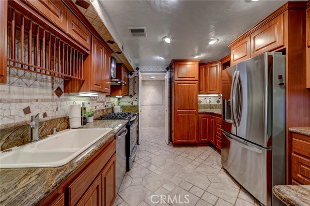 Detail Gallery Image 12 of 34 For 15335 Magnolia #216,  Sherman Oaks,  CA 91403 - 3 Beds | 2 Baths