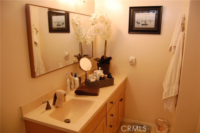 Detail Gallery Image 18 of 25 For 121 S Broadway, Redondo Beach,  CA 90277 - 2 Beds | 1/1 Baths