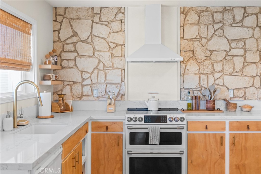 MLS #JT25254809 image #1