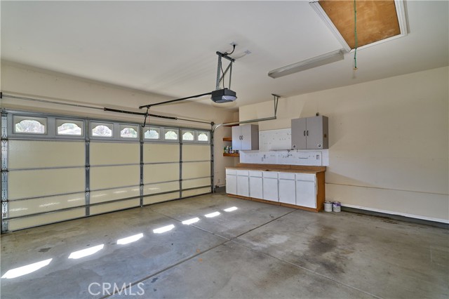 1779 Sarazen, Beaumont CA: https://media.crmls.org/medias/4040cc47-ce8d-4daf-ab81-78a8c9616a2e.jpg