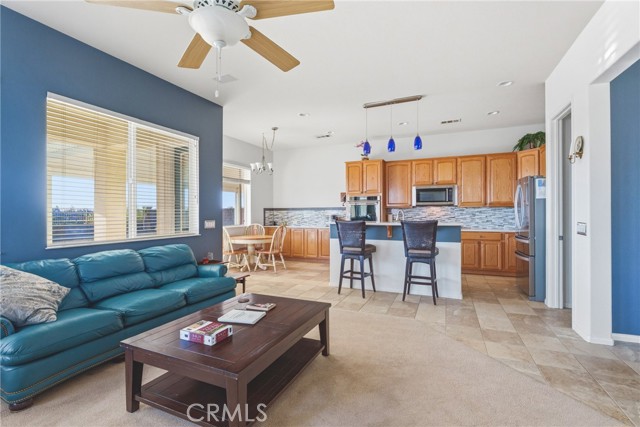 Detail Gallery Image 6 of 32 For 11090 Dandelion Ln, Apple Valley,  CA 92308 - 4 Beds | 3 Baths