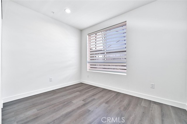 900 S Kenmore Avenue, Los Angeles CA: https://media.crmls.org/medias/40429349-d4d4-4358-93be-fb3041bfffbc.jpg