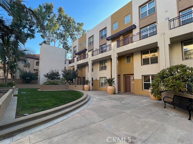 78 E Bay State Street, Alhambra CA: https://media.crmls.org/medias/4042dd3c-19cb-4a81-acdf-e09fbf7463fb.jpg