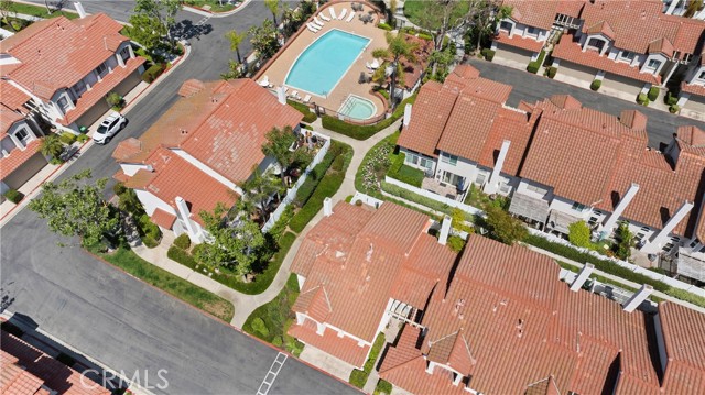 8 Geranium, Rancho Santa Margarita CA: https://media.crmls.org/medias/40431032-8fad-48d2-ba80-4fc5f3885f1b.jpg