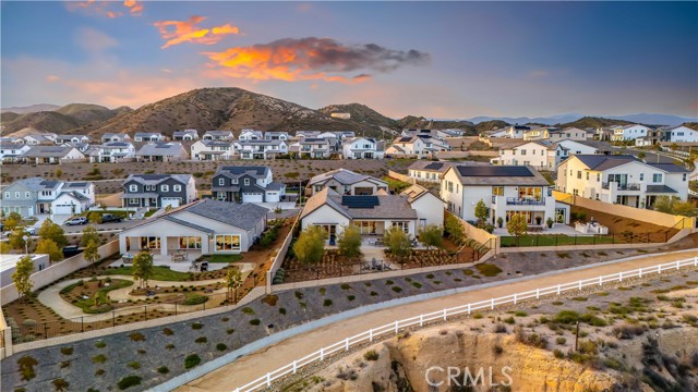 Detail Gallery Image 33 of 39 For 28921 Saddle Cir, Castaic,  CA 91384 - 4 Beds | 3 Baths