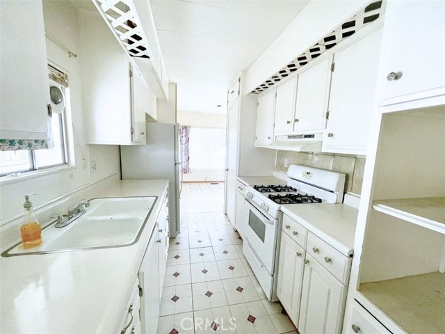 999 S Santa Fe Avenue, San Jacinto CA: https://media.crmls.org/medias/4043aa08-b3f5-4096-9d3c-ca632dcaa5e6.jpg
