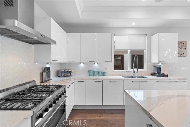 2214 Warfield Avenue, Redondo Beach, California 90278, 4 Bedrooms Bedrooms, ,3 BathroomsBathrooms,Residential,Sold,Warfield,SB24110583