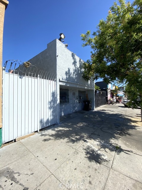 8306 S Broadway, Los Angeles, CA 90003