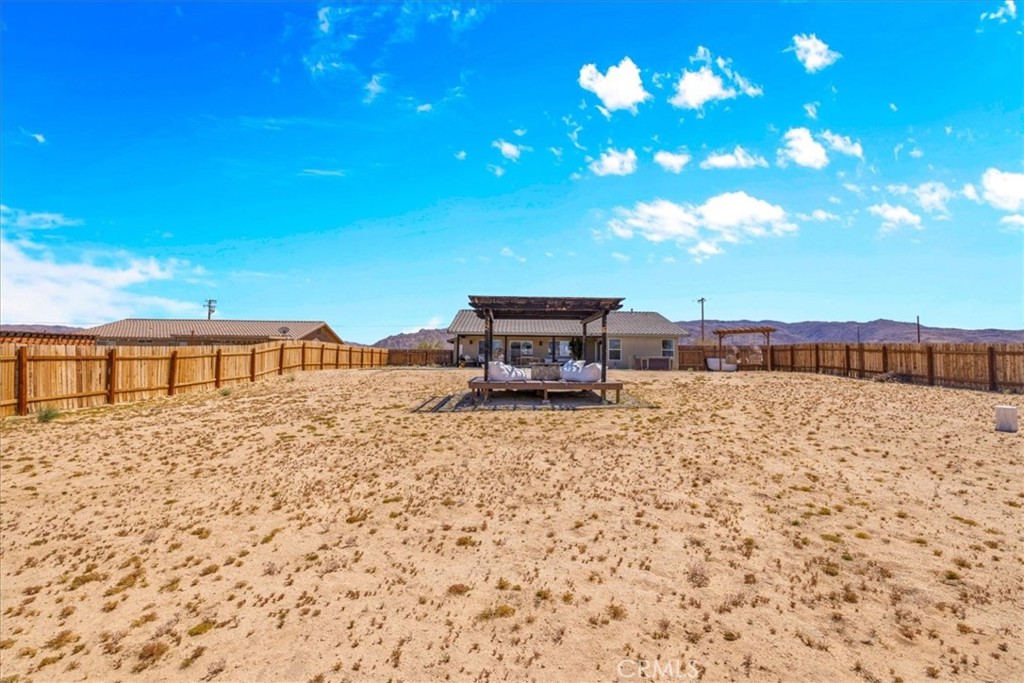 https://media.crmls.org/medias/40453857-f578-4491-9f8e-b6949fb04ac3.jpg?preset=X-Large
