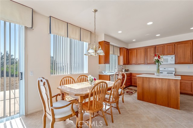 Detail Gallery Image 10 of 41 For 1070 Mandevilla Way, Corona,  CA 92879 - 3 Beds | 3/1 Baths