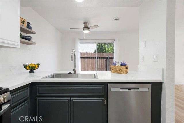 Detail Gallery Image 15 of 39 For 700 W 2nd St #2,  Azusa,  CA 91702 - 3 Beds | 2/1 Baths