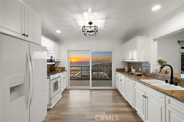 Detail Gallery Image 23 of 36 For 1651 Thurston Dr, Laguna Beach,  CA 92651 - 3 Beds | 3/1 Baths