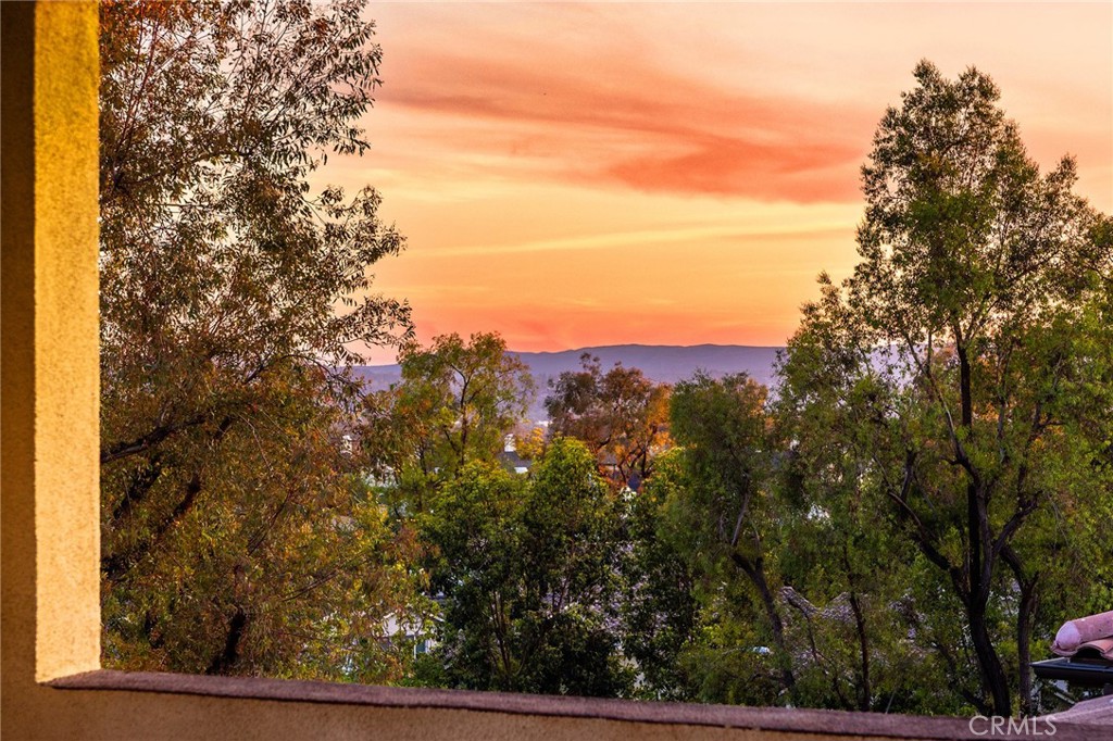 https://media.crmls.org/medias/404606ec-12d7-4bb2-94db-4f670887be3d.jpg?preset=X-Large
