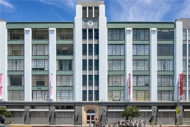 420 S San Pedro Street, Los Angeles CA: https://media.crmls.org/medias/4046376b-37d2-4db1-8855-e6f379ffb385.jpg