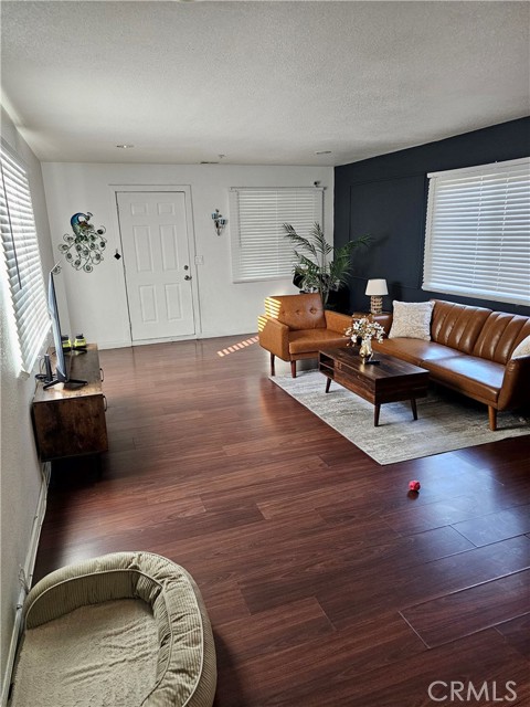 Detail Gallery Image 2 of 6 For 1163 W 7th, San Bernardino,  CA 92411 - 3 Beds | 2 Baths