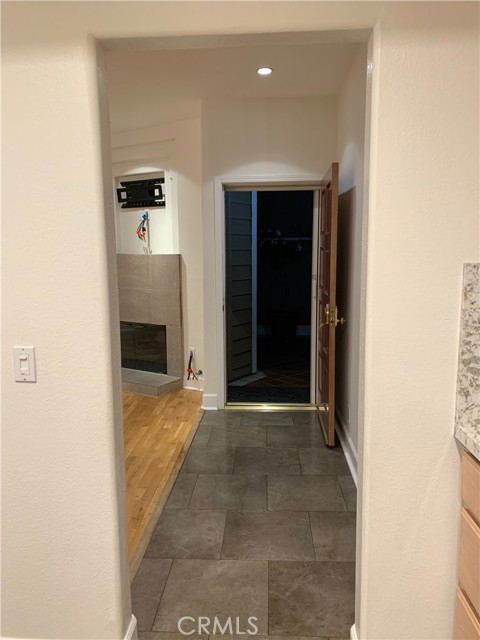 Detail Gallery Image 6 of 26 For 292 Alpine St #2,  Pasadena,  CA 91106 - 2 Beds | 2/1 Baths