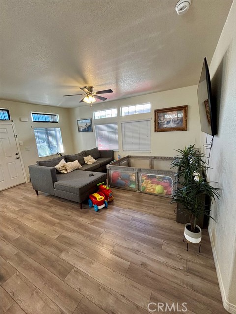 Detail Gallery Image 3 of 41 For 2139 E 4th #90,  Ontario,  CA 91764 - 3 Beds | 2 Baths