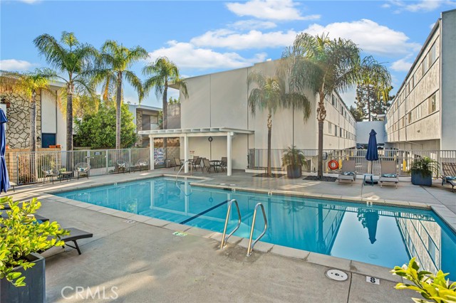 Detail Gallery Image 5 of 36 For 4221 W Sarah St #24,  Burbank,  CA 91505 - 2 Beds | 2/1 Baths