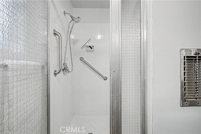 Detail Gallery Image 15 of 45 For 201 Avenue G, Redondo Beach,  CA 90277 - 4 Beds | 3 Baths